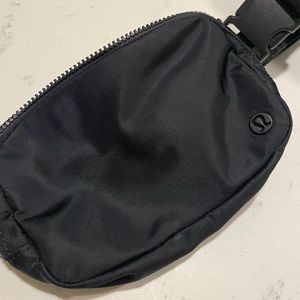 Lululemon Everywhere Black Belt Bag